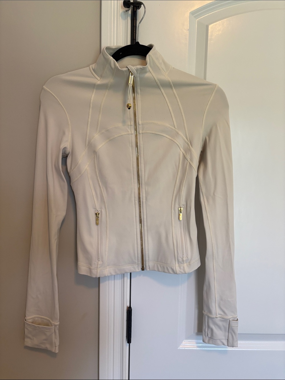 lululemon cropped Define Jacket size 2 in Bone